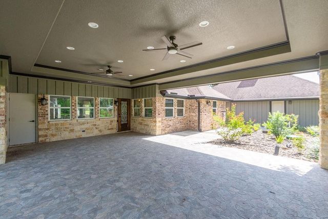 5685 County Road 823, West Columbia, TX 77486