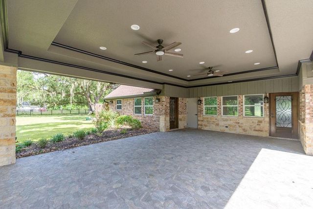 5685 County Road 823, West Columbia, TX 77486