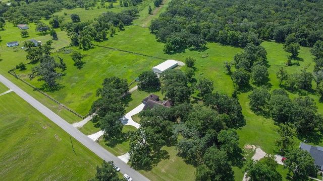 5685 County Road 823, West Columbia, TX 77486