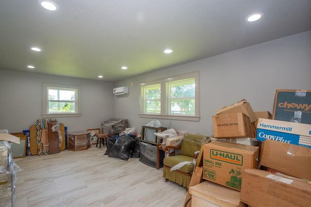 5685 County Road 823, West Columbia, TX 77486