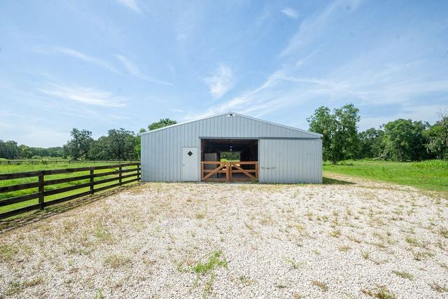 5685 County Road 823, West Columbia, TX 77486