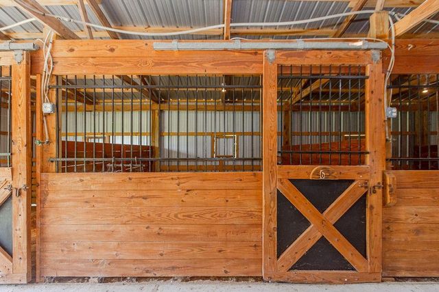 5685 County Road 823, West Columbia, TX 77486