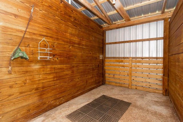 5685 County Road 823, West Columbia, TX 77486