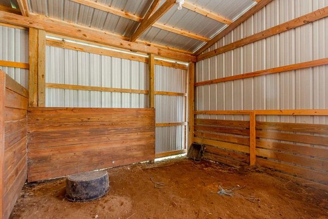 5685 County Road 823, West Columbia, TX 77486