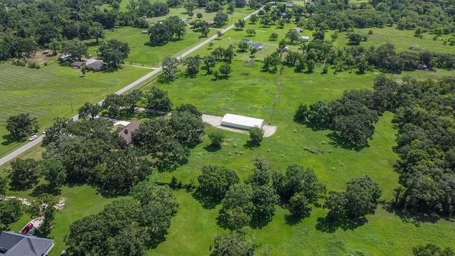 5685 County Road 823, West Columbia, TX 77486