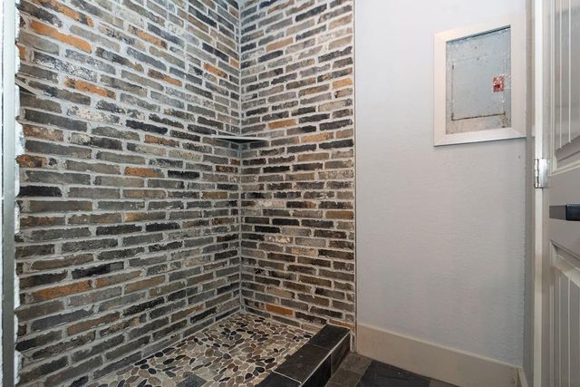 5685 County Road 823, West Columbia, TX 77486