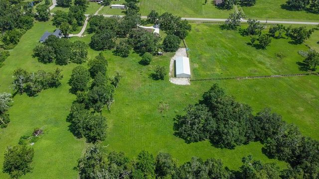 5685 County Road 823, West Columbia, TX 77486