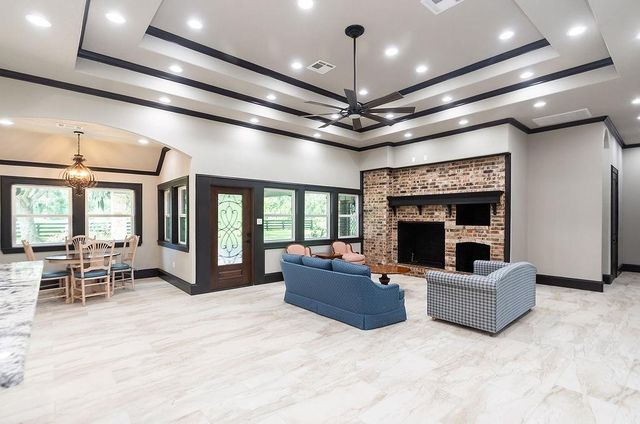 5685 County Road 823, West Columbia, TX 77486