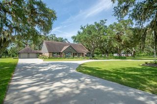 5685 County Road 823, West Columbia, TX 77486