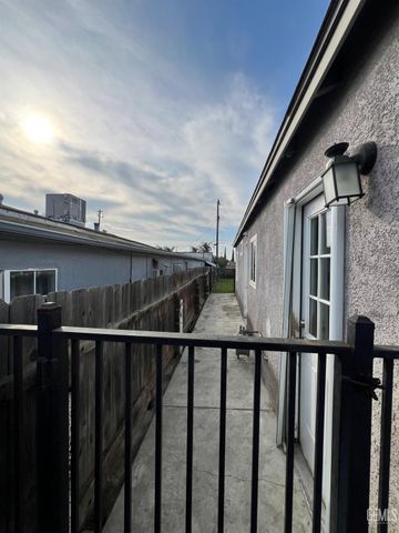 1404 Pike Street, Bakersfield, CA 93306