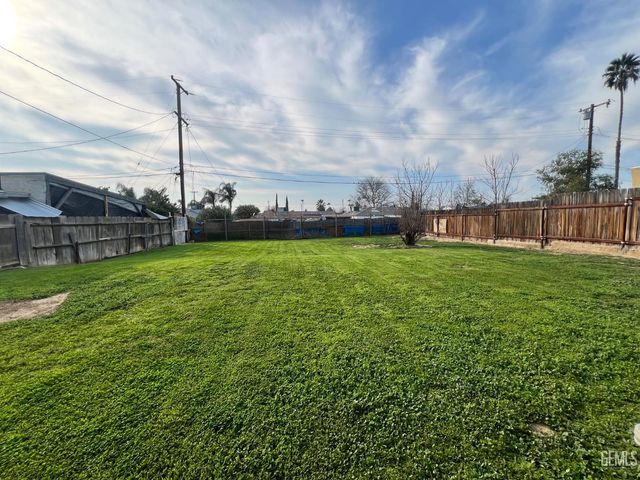 1404 Pike Street, Bakersfield, CA 93306