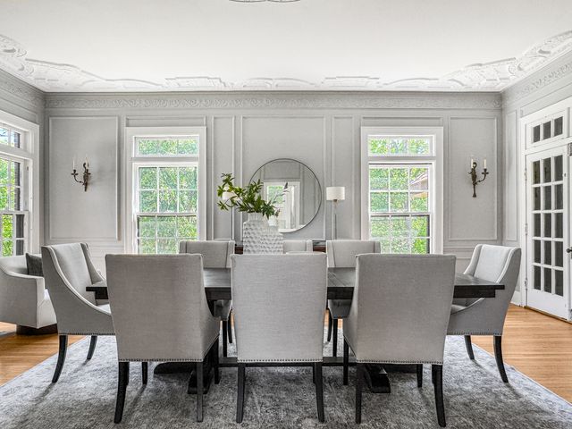 141 Loretto Court, Wheaton, IL 60189