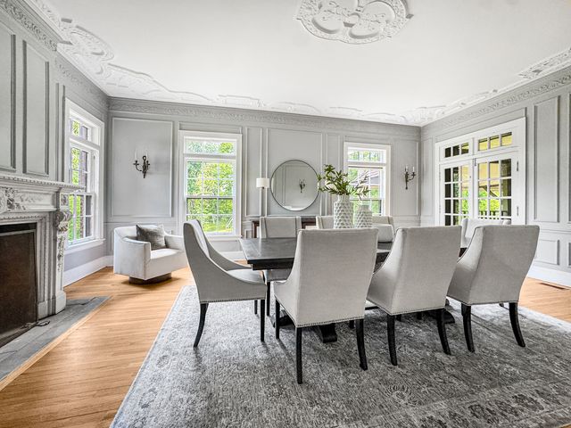 141 Loretto Court, Wheaton, IL 60189