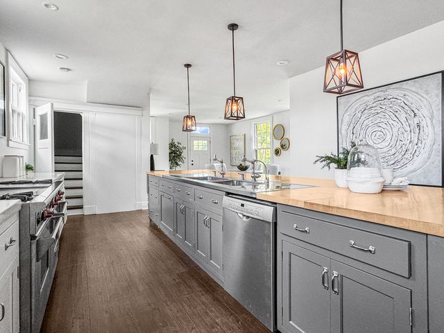 141 Loretto Court, Wheaton, IL 60189