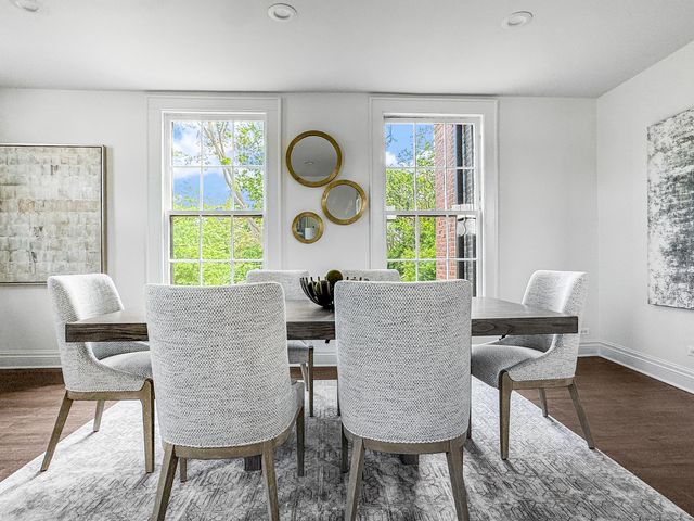 141 Loretto Court, Wheaton, IL 60189