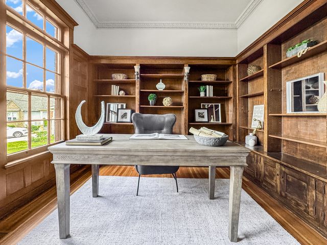 141 Loretto Court, Wheaton, IL 60189