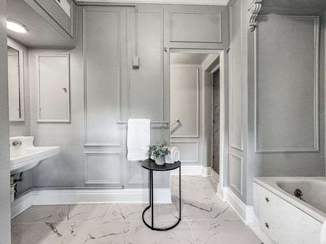 141 Loretto Court, Wheaton, IL 60189