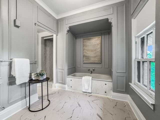 141 Loretto Court, Wheaton, IL 60189