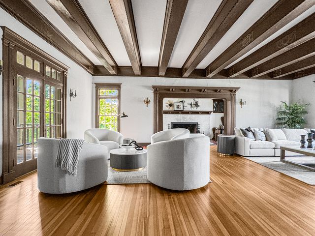 141 Loretto Court, Wheaton, IL 60189