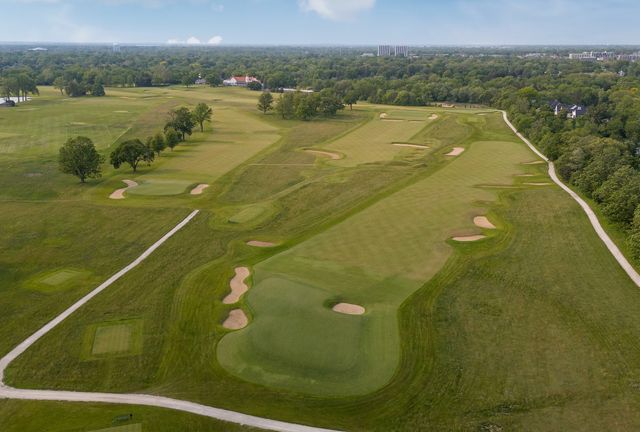 141 Loretto Court, Wheaton, IL 60189