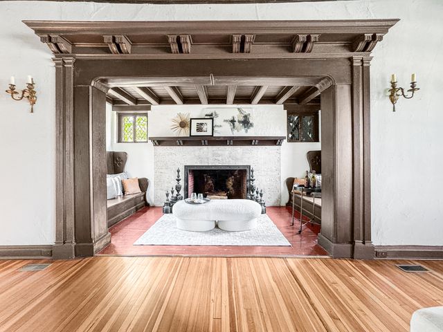 141 Loretto Court, Wheaton, IL 60189