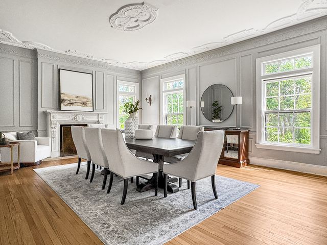 141 Loretto Court, Wheaton, IL 60189