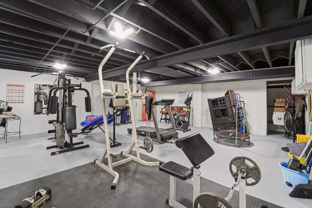 1603 E Glenwood Drive, Des Moines, IA 50320