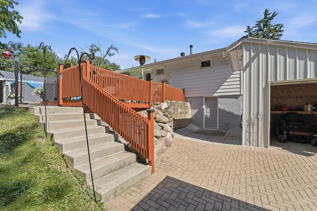 1603 E Glenwood Drive, Des Moines, IA 50320