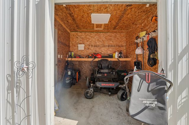 1603 E Glenwood Drive, Des Moines, IA 50320
