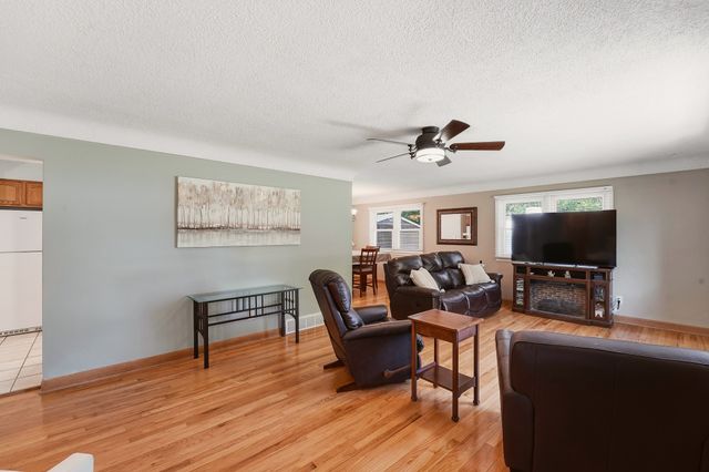 1603 E Glenwood Drive, Des Moines, IA 50320