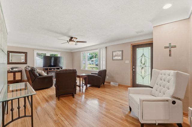 1603 E Glenwood Drive, Des Moines, IA 50320
