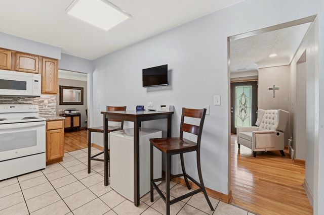 1603 E Glenwood Drive, Des Moines, IA 50320