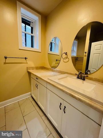 338 N CHARLES ST, Baltimore, MD 21201