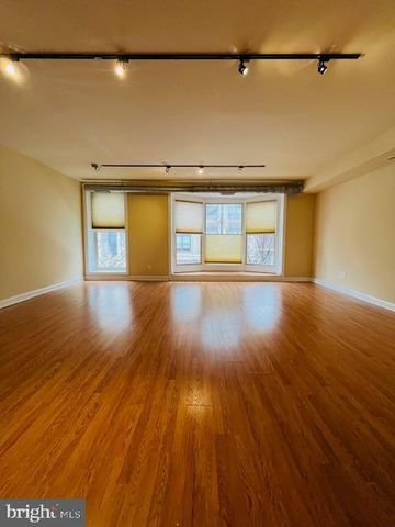 338 N CHARLES ST, Baltimore, MD 21201