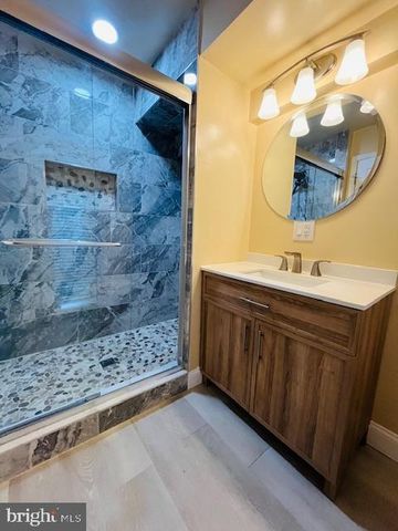 338 N CHARLES ST, Baltimore, MD 21201