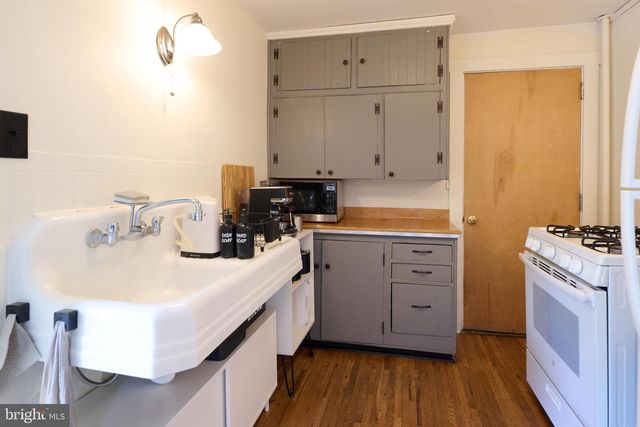 829-833 ELMWOOD ST, State College, PA 16801