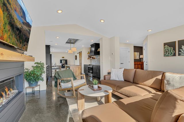 3025 Nottingham Road S, Saint Cloud, MN 56301