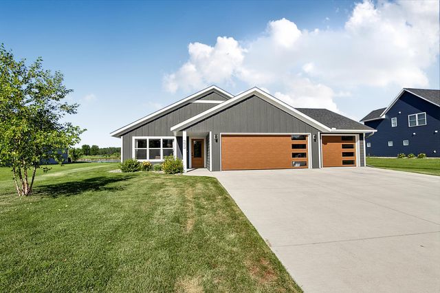 3025 Nottingham Road S, Saint Cloud, MN 56301