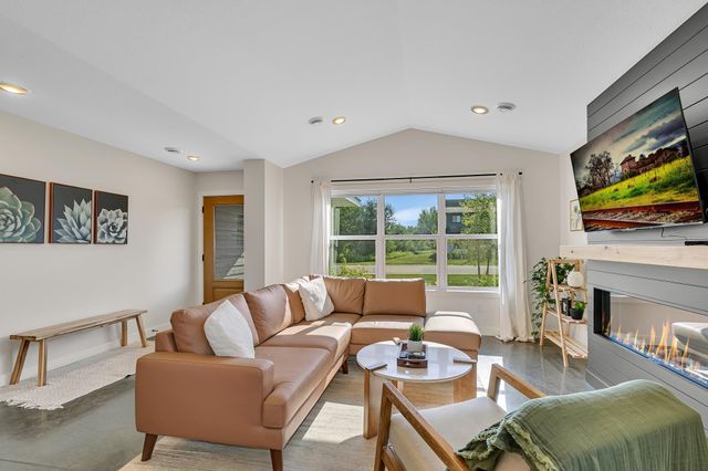 3025 Nottingham Road S, Saint Cloud, MN 56301