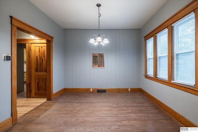 4515 S 16th Street, Omaha, NE 68107