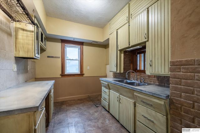 4515 S 16th Street, Omaha, NE 68107