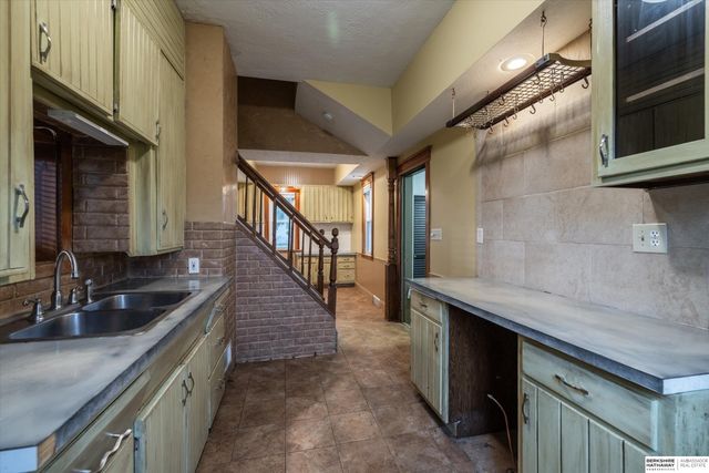 4515 S 16th Street, Omaha, NE 68107