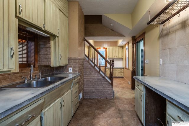 4515 S 16th Street, Omaha, NE 68107