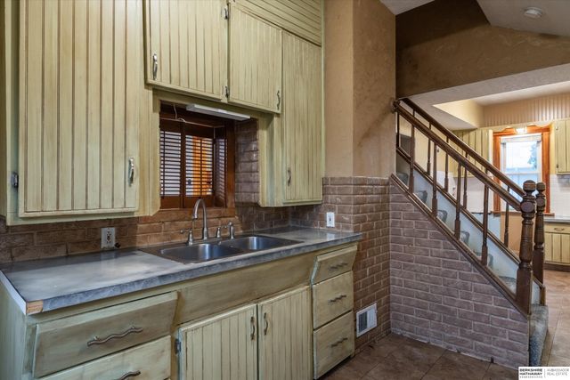 4515 S 16th Street, Omaha, NE 68107