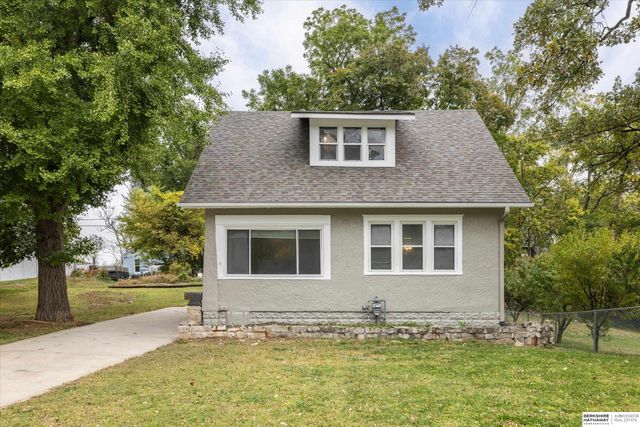 4515 S 16th Street, Omaha, NE 68107