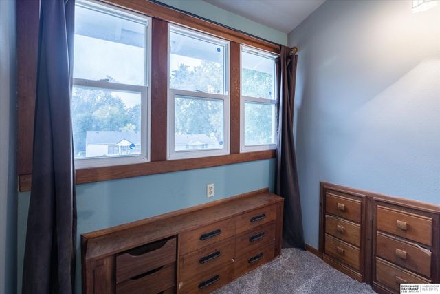 4515 S 16th Street, Omaha, NE 68107