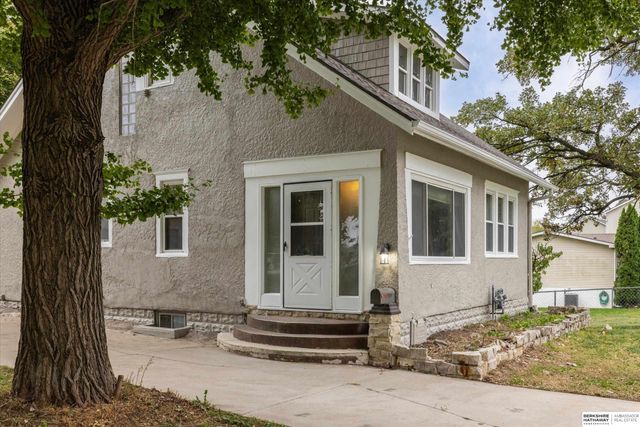 4515 S 16th Street, Omaha, NE 68107