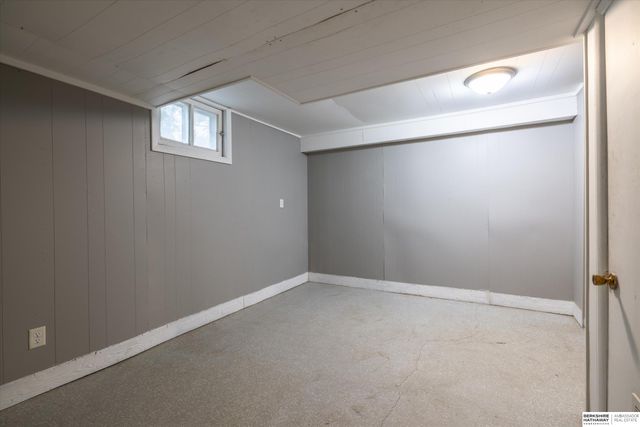 4515 S 16th Street, Omaha, NE 68107