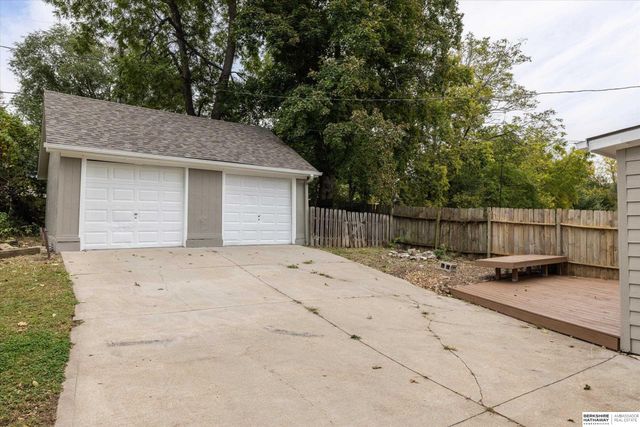 4515 S 16th Street, Omaha, NE 68107