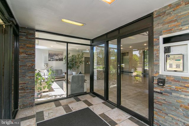 405 BARCLAY TOWERS, Cherry Hill, NJ 08034